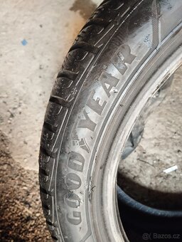 215/45/16 90v Goodyear - zimní pneu 2ks - 4
