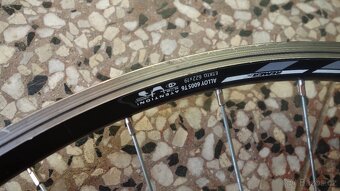Ráfek remerx 622x19c poškozen - 4