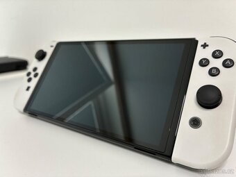 Prodávám Nintendo Switch (OLED model) - 4