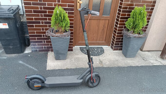 Xiaomi Electric Scooter 4 Pro 2nd Gen, jako nová - 4