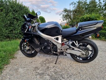 Honda cbr 900rr - 4