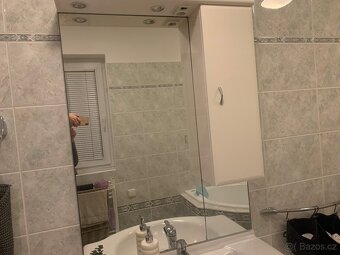 Koupelnový nábytek s umyvadlem a baterií - 4