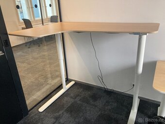IKEA polohovatelný kancelářský stůl BEKANT levý roh - 4