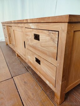Nízká masivní komoda (botník) - 4