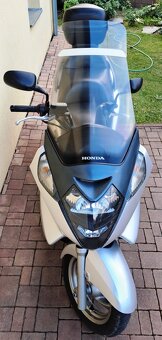 Maxiskútr Honda FJS600 Silverwing - 4