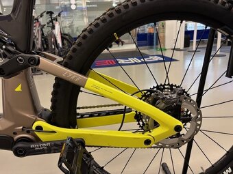 Haibike LYKE CF 11 kola 29" vel.XL gloss carbon sand lime - 4