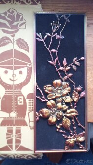 Dekorativní kovový reliéf na sametovém podkladu - 4