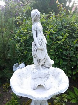 Zahradní dekorace- Fontána Dívka se džbery - 4