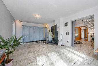 Prodej, rodinný dům se dvěma bytovými jednotkami, 213 m², Re - 4