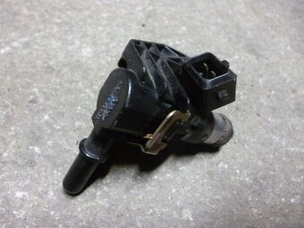 Peugeot Metropolis 400i. Vstřikovač. Od 2013 - 4