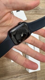 Apple Watch SE 3 se sportovním řemínkem - 4