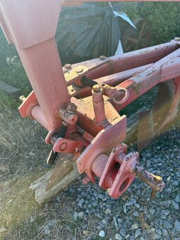 4. Radličný  pluh za traktor - 4