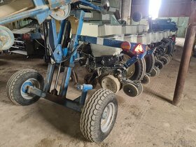 Secí stroj Kinze 3000 8 řádků - 4