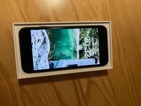 iPhone 8 - 64 GB - 4