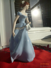Royal dux porcelánová soška dáma s kapesníkem - 4