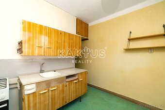 Prodej bytu 3+1 (63 m2) s prostorným balkónem, os. vlastnic - 4