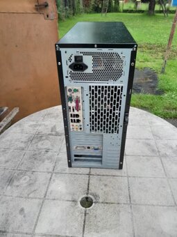 Prodam starši pc použivane v garaži s win 7 a 4 gb ram, - 4