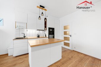 Prodej bytu 2+kk, 58 m2 s velkým balkonem a garážovým stáním - 4