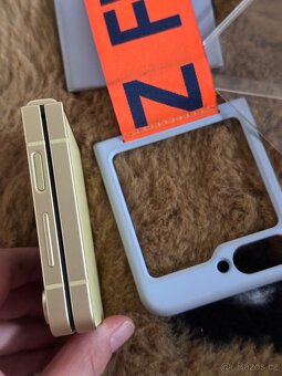 Mobilni telefon samsung galaxy Z flip 6 pekny stav - 4