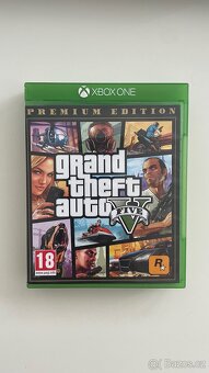 Xbox one X + sluchatka Xbox + hry + druhy ovladač - 4