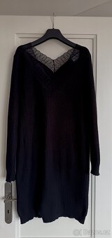 Svetrové šaty s krajkou - 4