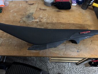 Zvýšené sedlo KTM EXC - 4