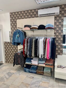 Nábytek do obchodu, stoly, štendry, pult. - 4