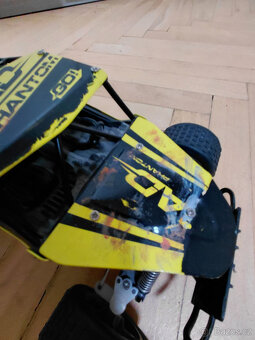 Dvě auta na dálkové ovládání - 4