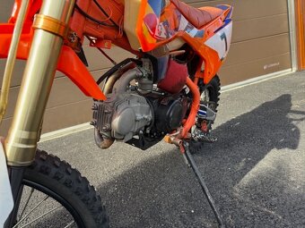 Pitbike Minirocket 125 KTX, čtyřtaktní - 4