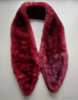 Bordó kožíšek kolem krku, H&M - 4