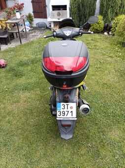 Skutr Kymco Super 8 125 - 4
