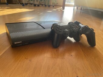 PS3 s dvěma ovladači + 2 hry - 4