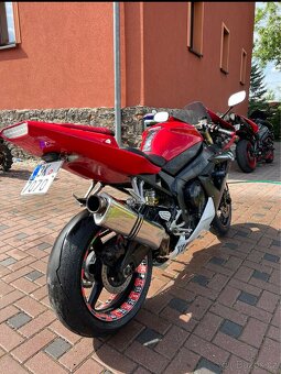 Yamaha R1 - 4