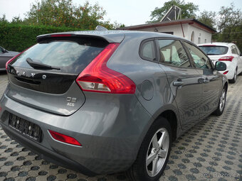 Volvo V 40 2.0 D2 ECO KINETIC vozidlo po prvním majiteli - - 4