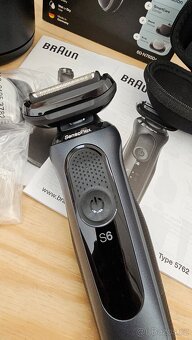 Nový holicí strojek Braun Series 6 60-N7650cc Wet&Dry - 4