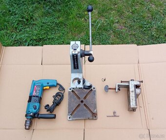 Stojan na vrtačku + svěrák+ příklepová vrtačka Zn.Bosh - 4