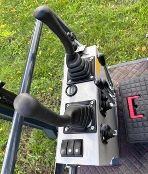 MINIBAGR PÁSOVÝ 1,2T mimoosé kopání a nekonečná otoč - 4