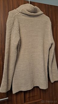 Pletený dámský svetr s knoflíky - béžový - 4