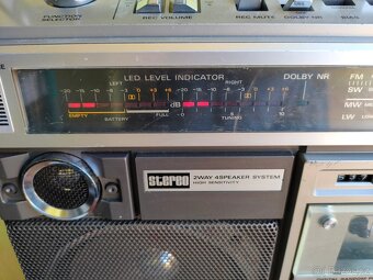 HITACHI TRK - 8190E - BOOMBOX - 4