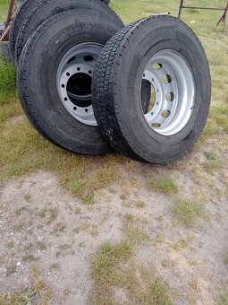 295/80 r22,5 sada - 4
