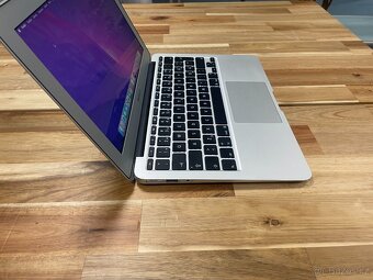 Apple MacBook Air 11 (Early-2015) - 4