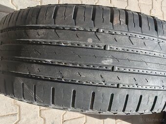 Prodám letní pneu Nokian 215/65r16 - 4