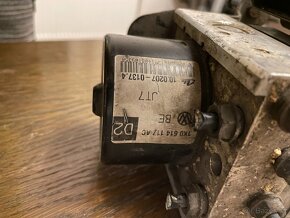 ABS jednotka 1K0 614 117 AC s elektronikou 1K0 907 379 P - 4