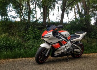 Yamaha R6 - 4