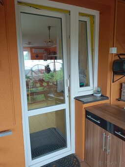 Plastové dveře s oknem - 4