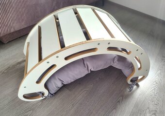 Montessori houpačka 5v1, dřevěná, s potahem - 4