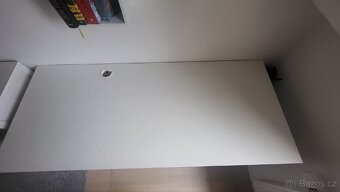 Prodám dřevěnoný stůl Hemnes - 4
