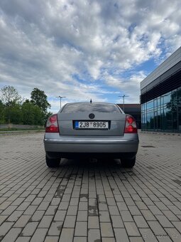 Volkswagen Passat - 4