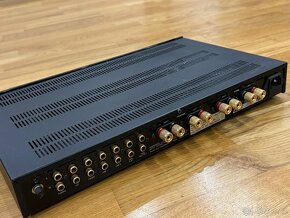 B&W Aura VA100 Evolution Integrated Amplifier - 4