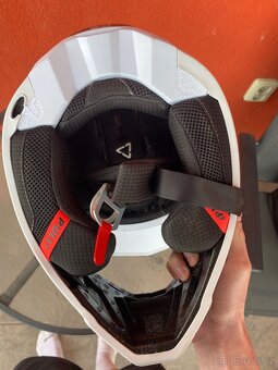 Prodám helmu Leatt gravity 8.0 vel.s - 4